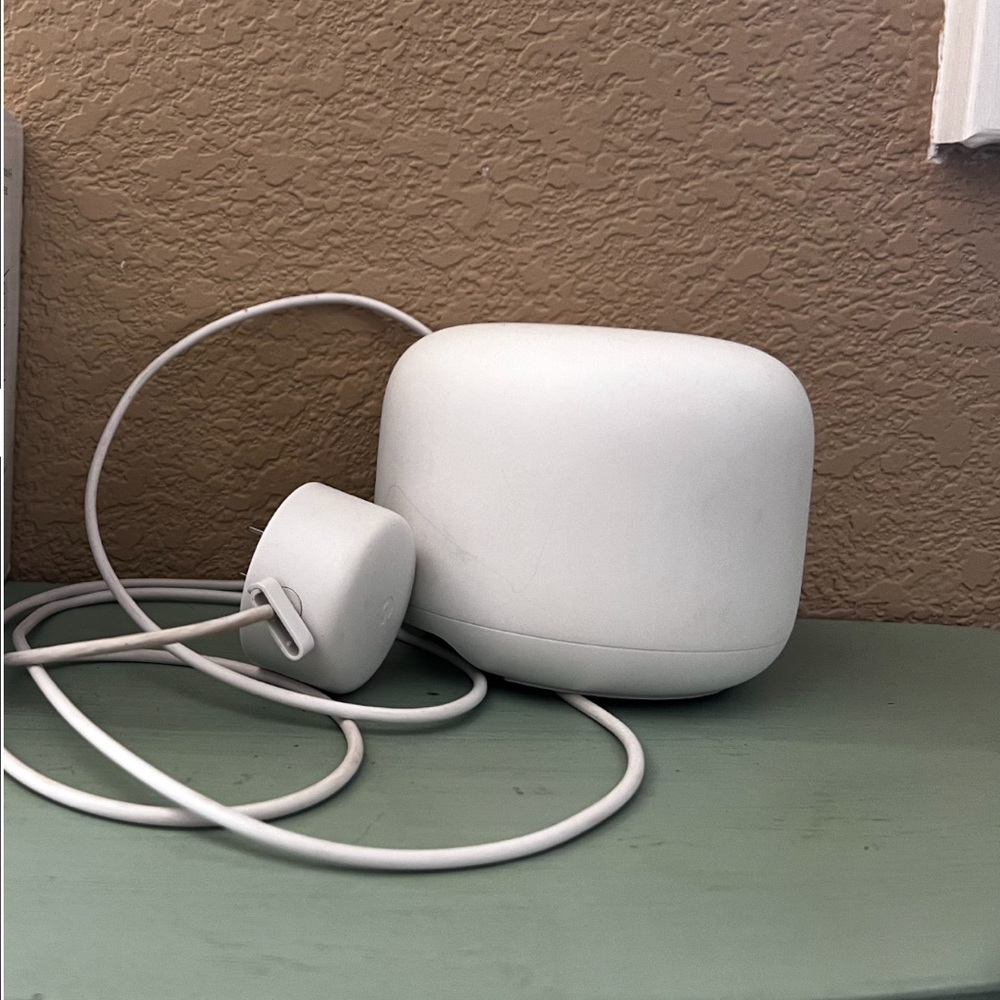 Google Nest Mesh WiFi Router H2D - AC2200 - Picture 1 of 5